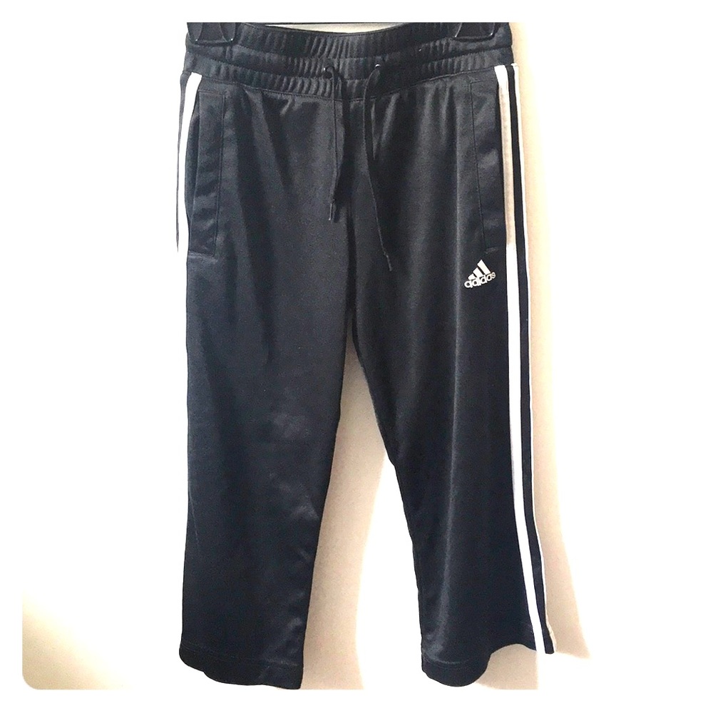3/$25💎Adidas black stripe capris
